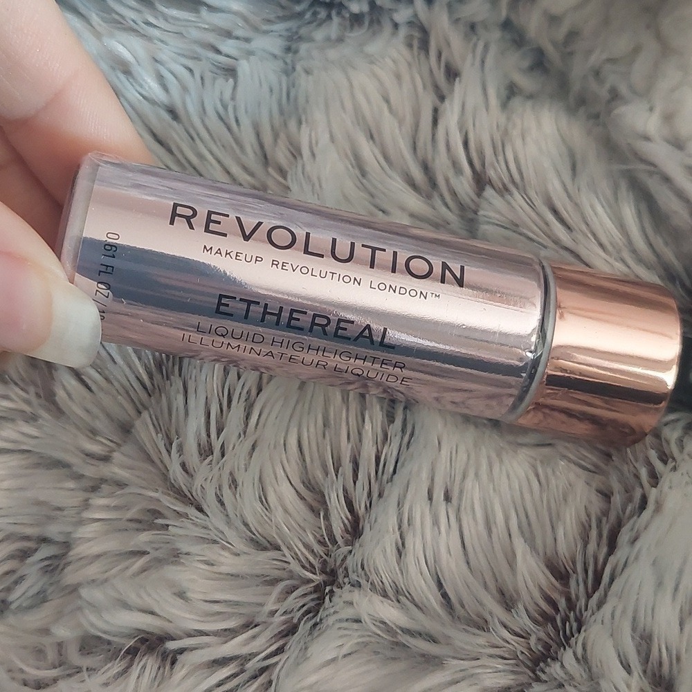 New makeup revolution liquid highlighter ethereal